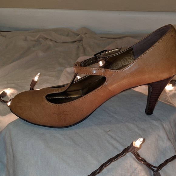 WELL WORN Kelly and Katie Heels - Picture 3 of 3